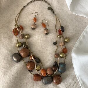 You & I necklace w/earrings 🍃🍂